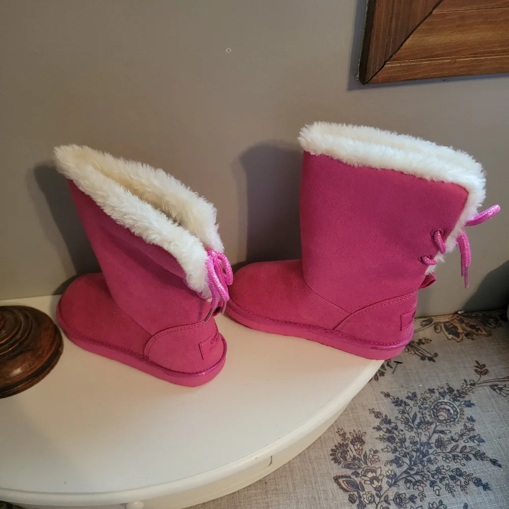 CLEARANCE ~ Last Call        OshKosh B'Gosh Hot Pink Furry Toddler Boots